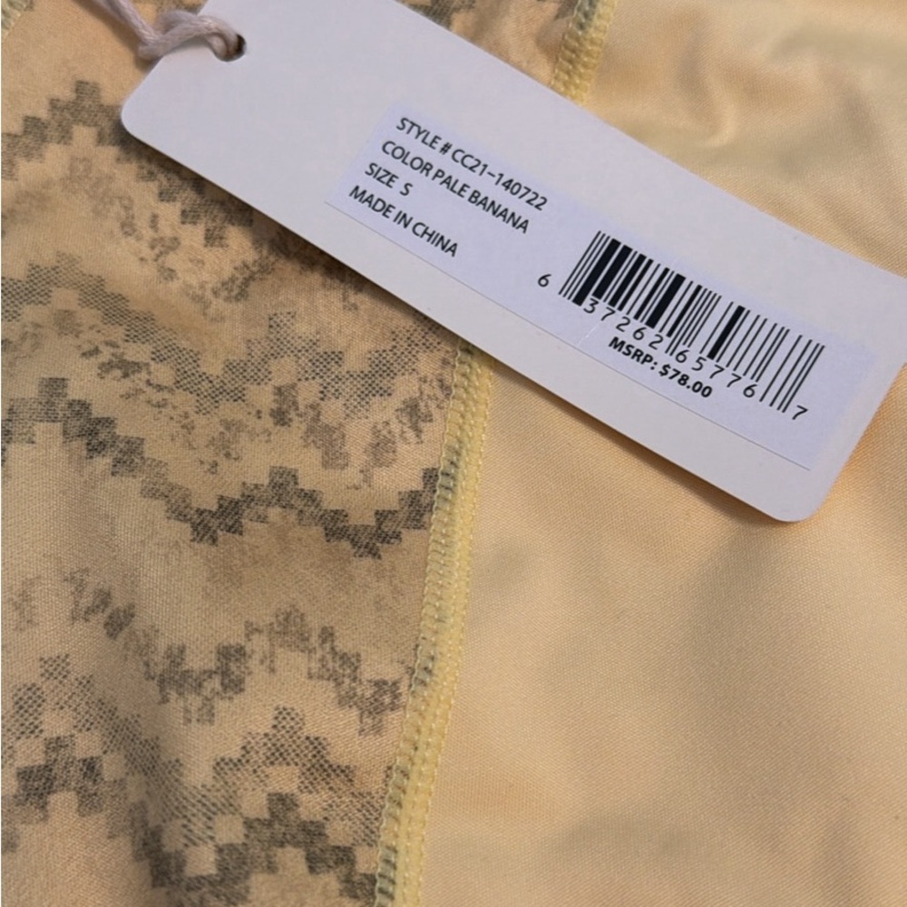 C&C California Yellow Chevron-Trim Capris Women’s small NWT - Picture 7 of 11